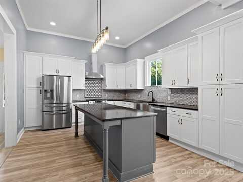 613 S Mulberry Street, Statesville, NC 28677