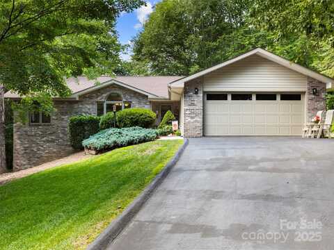 1820 Riverview Court, Hendersonville, NC 28739