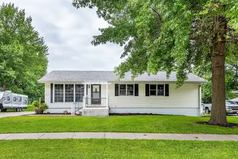 1709 W 5th Avenue, Indianola, IA 50125