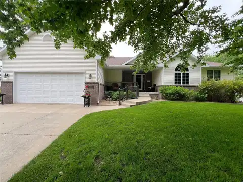 1121 Woodland Drive, Newton, IA 50208