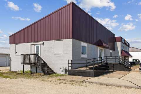 953 E Main, Manchester, IA 52057