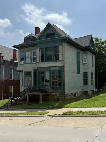 568 Loras, Dubuque, IA 52001