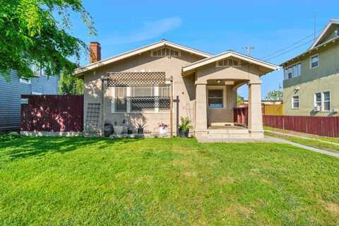 2411 Maroa Avenue N, Fresno, CA 93704