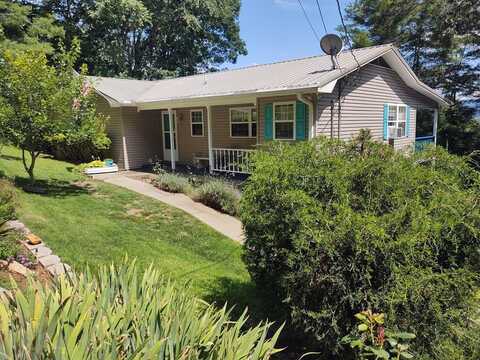 427 Town Mountain DR, Franklin, NC 28734