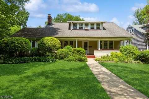 493 Summit Ave, Maplewood, NJ 07040