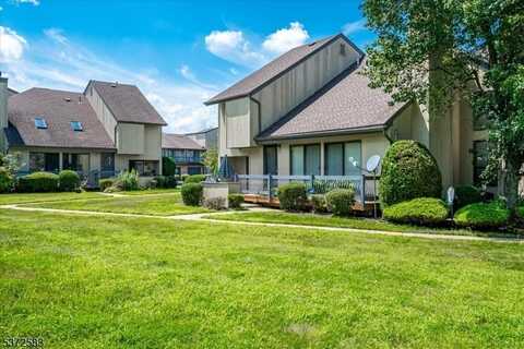 8 Spencer St, Franklin, NJ 08873