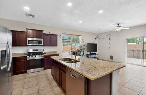 1736 GARDEN Way SW, Albuquerque, NM 87105