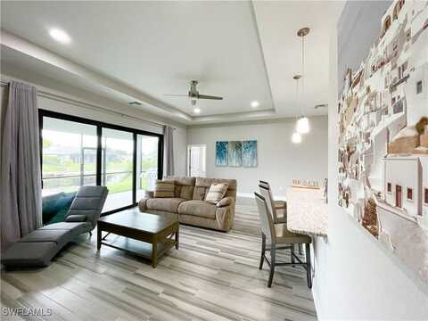 812 SW 8th Place, Cape Coral, FL 33991