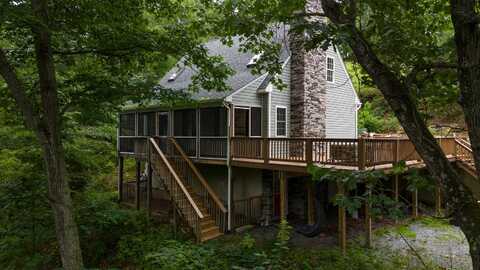 40 N BEAR DEN RD, WAYNESBORO, VA 22980
