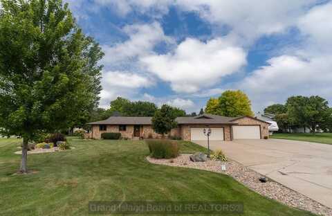 624 Ravenwood Drive, Grand Island, NE 68801