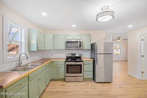 27 Phillips Ln, Taylorsville, KY 40071