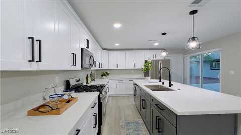 1720 E Oakey Boulevard, Las Vegas, NV 89104