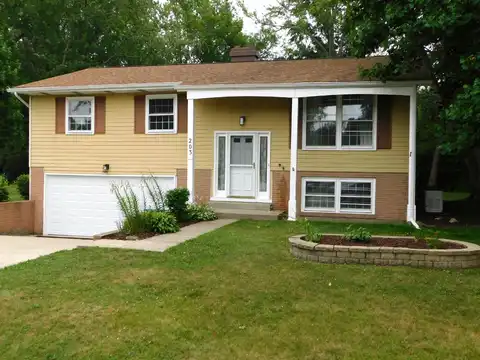 203 Weblos Trail, Valparaiso, IN 46385