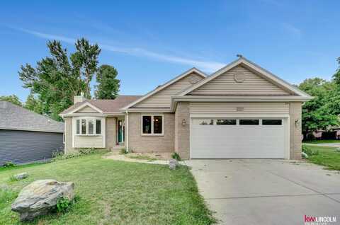 5201 Happy Hollow Lane, Lincoln, NE 68516