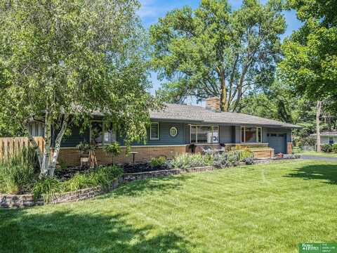 11418 Pierce Street, Omaha, NE 68144
