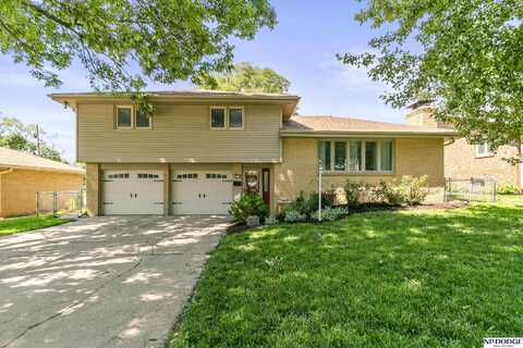 4472 Shady Lane Circle, Omaha, NE 68105