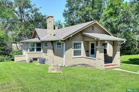 2002 N 45 Street, Omaha, NE 68104