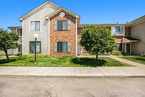 30685 Hidden Pines Lane Lane, Roseville, MI 48066