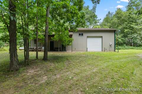 18 W Dick Road, Fenwick, MI 48834