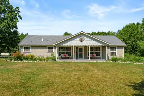 45284 Co Rd 703, Coloma, MI 49038