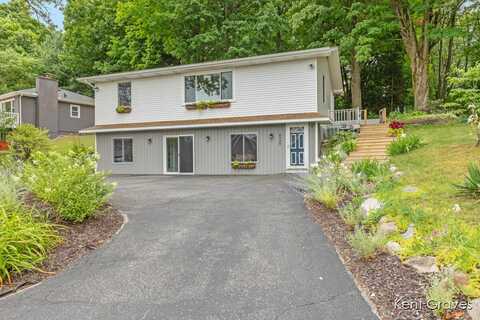 8340 Je-NE-Be Drive NE, Rockford, MI 49341