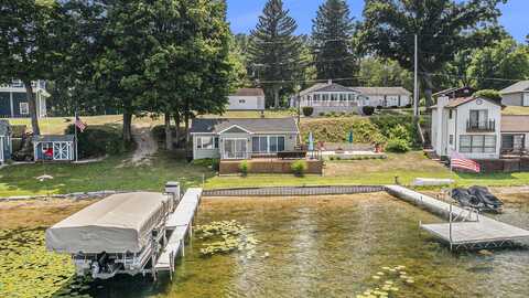 43834 Eagle Lake Drive, Paw Paw, MI 49079