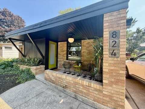 824 W 24th Street, Holland, MI 49423
