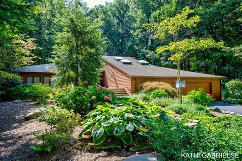 18183 N Fruitport Road, Spring Lake, MI 49456