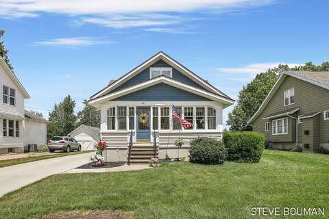 39 W Cherry Avenue, Zeeland, MI 49464