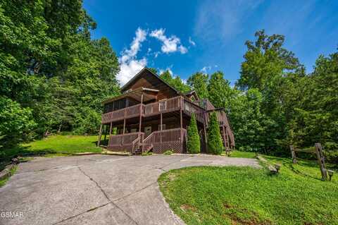 1727 Brent Hills Boulevard, Gatlinburg, TN 37738