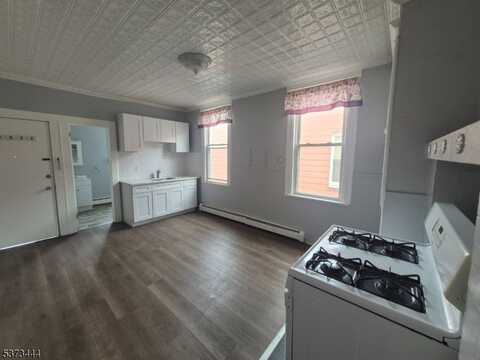 126 Main St, Newark, NJ 07105