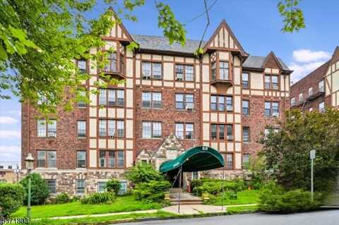 55 Randolph Pl, Orange, NJ 07079