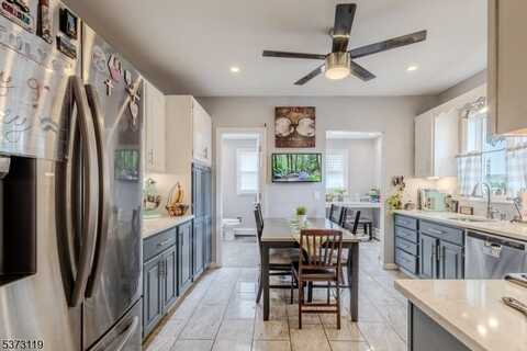 111 Avon St, Roselle Park, NJ 07204