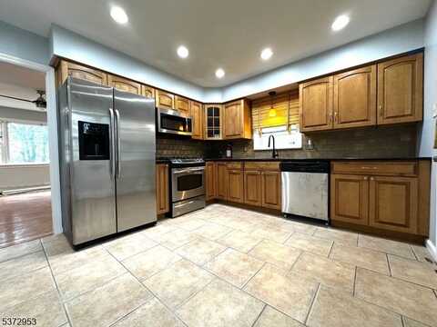 739 Burnside St, Orange, NJ 07050