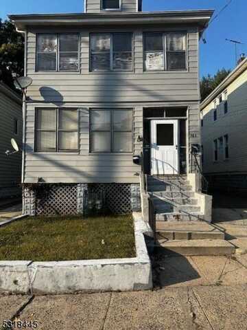 387 E 9th Ave, Roselle, NJ 07203