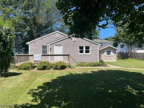 6 Polk Ct, West Milford, NJ 07421