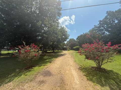 3717 New Hope Rd, Columbus, MS 39702