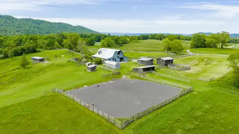 241 Kestrel Corner Ln, Lewisburg, WV 24901