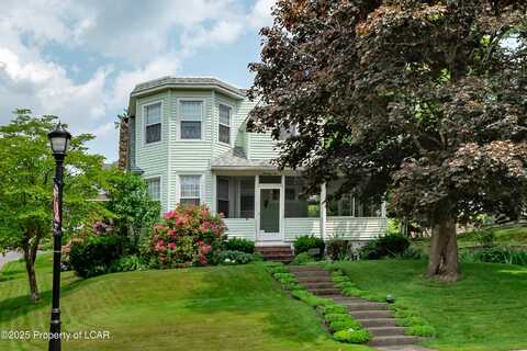 71 Lake Street, Dallas, PA 18612