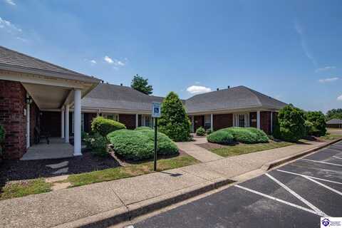 8448 Aspen Glen Way, Louisville, KY 40228
