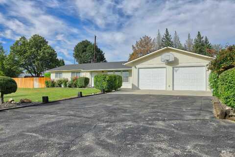 3827 Skyline Dr, Nampa, ID 83686