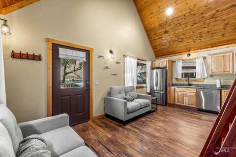 1432 Salmon Dr, Riggins, ID 83549