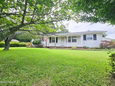 123 Kings Parkway, Hubert, NC 28539