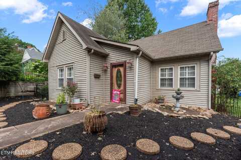 813 Trenton St, Harriman, TN 37748