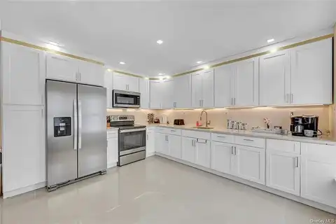 Rose, WOODBOURNE, NY 12788
