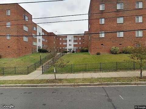 Halley Place Se 203, Washington, DC 20032