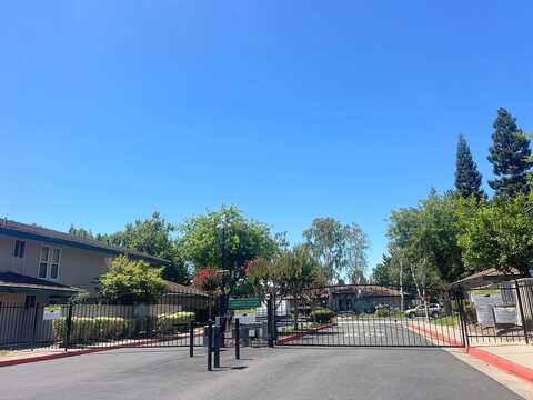 Roundtree, SACRAMENTO, CA 95831