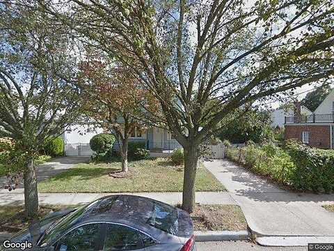N 4Th St, NEW HYDE PARK, NY 11040