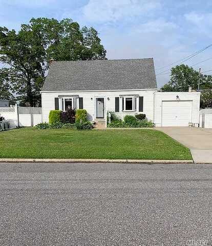 W 21St Street, Deer Park, NY 11729