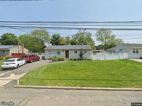 Pine Acres, BAY SHORE, NY 11706